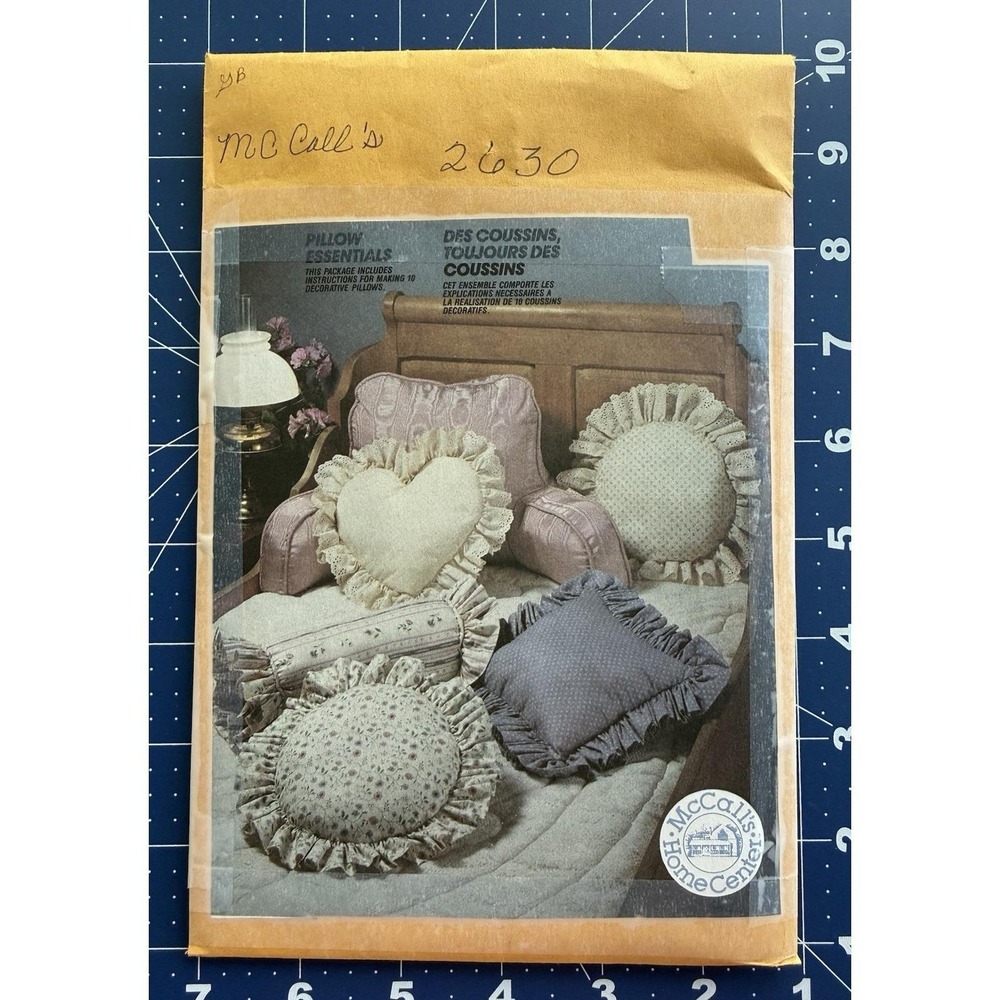 McCall's Home Center‎ pattern 2630 decorative pillows to make, CUT